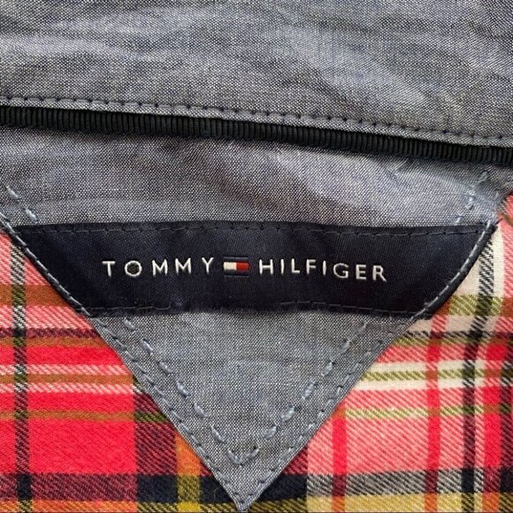 Tommy Hilfiger plaid button down shirt with roll tab sleeves in 💯  cotton - Picture 11 of 12